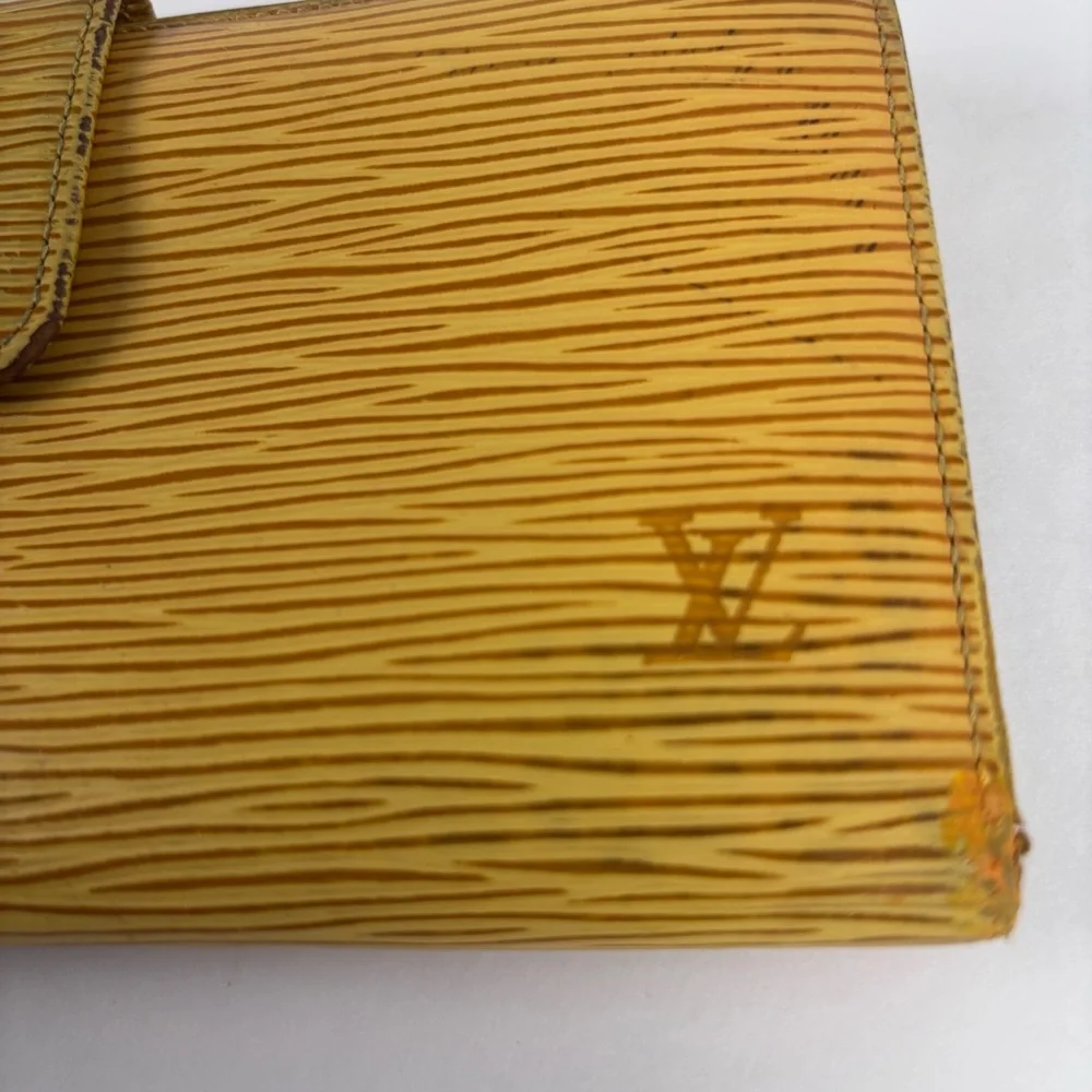 AUTHENTIC Louis Vuitton Epi Leather French Purse Kiss Lock Wallet Yellow MI0368